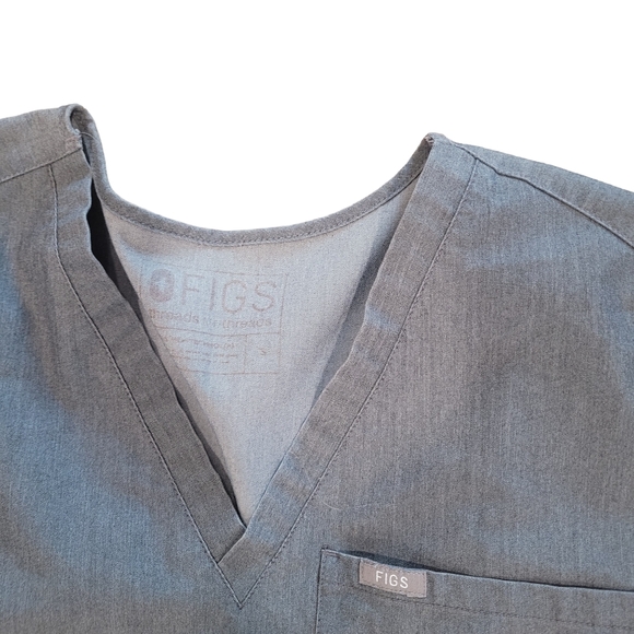 FIGS Gray Scrub Top Size Small - Picture 3 of 6